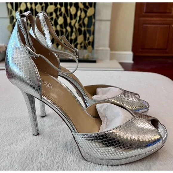 Michael Kors NEW Size 9 Tiegan Metallic Embossed Heel Sandal Silver Leather MK - Picture 3 of 16